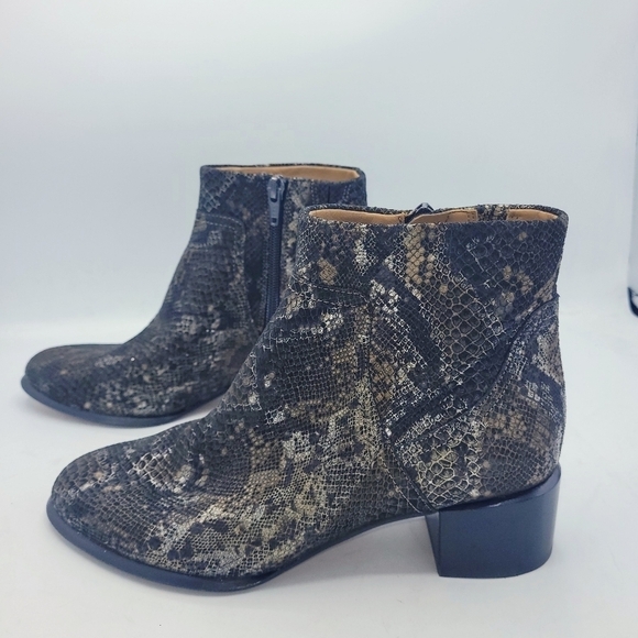 Vionic Kamryn Boa Print Waterproof Leather Booties Pewter Gold Silver Black SZ 6 - Picture 9 of 14